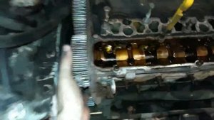 Как открутить болт шкива клинвала+распредвалы!!!