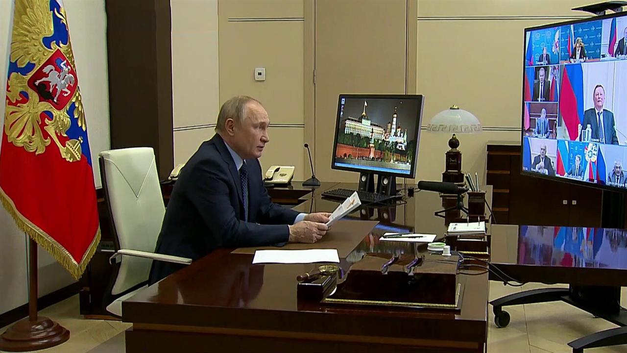 Владимир Путин провел оперативное совещание с постоянными участниками Совбеза РФ