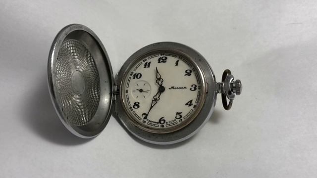 Часы карманные Молния с глухарем и шишками смотреть онлайн