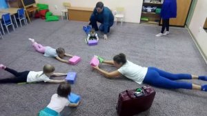 Детский фитнес 4-6 лет. Упражнения с блоками/кирпичиками.