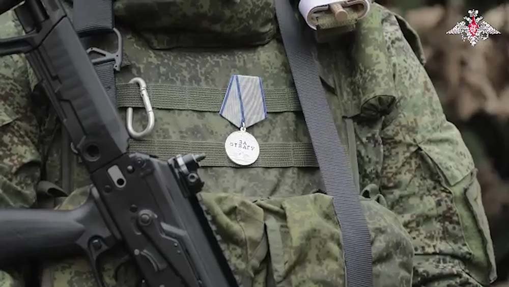 На передовой вручили госнаграды отличившимся бойцам / События на ТВЦ