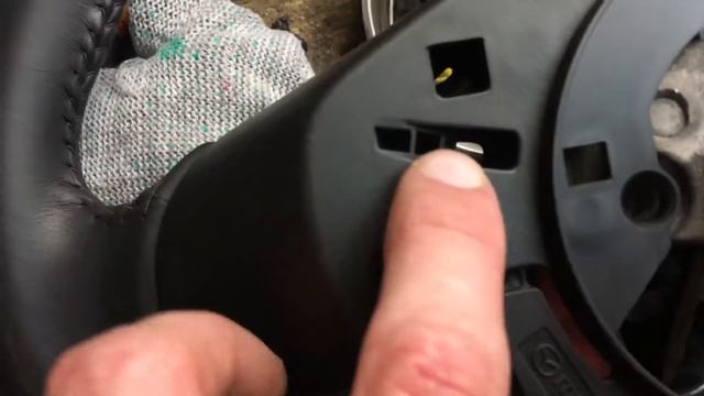 Снятие подушки безопасности на Mazda 3 BN (рест). Removal of the airbag Mazda 3 BN смотреть онлайн