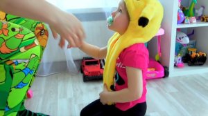 Ева и малышка устроила веселые соревнования дома