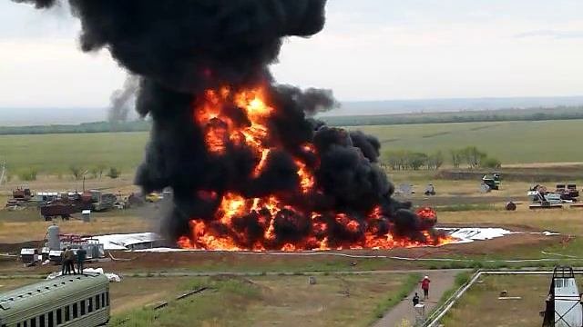 ТУШЕНИЕ МАКЕТА (1:1) РВС-20000 ПРИ ПОМОЩИ УСТАНОВКИ ГАЗОПОРОШКОВОГО ПОЖАРОТУШЕНИЯ "BIZONE" УГПП-2000