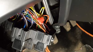 Лада гранта - видна проводка под панелью - устраняем!..