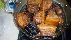 Капченая грудинка , в домашних условиях, пальчики оближешь!