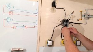 [ОНЛАЙН ЭЛЕКТРИК] Как подключить проходной + перекрестный выключатель? Схема и подключение.