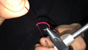 Мушка - имитация червя для зимней рыбалки 2022. Как связать мушку для зимней рыбалки.