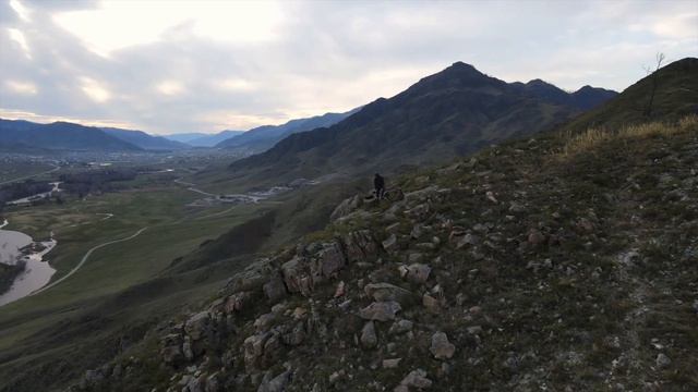 Путешествие на автодоме - кемпере. Онгудай. Алтай. На нас напало стадо коров и лошади, но мы выжили