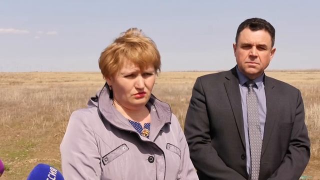 Поля в Домбаровском районе покрыты слоем полиэтиленовой плёнки 2