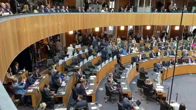 Австрийские депутаты демонстративно покинули зал во время выступления Зеленского