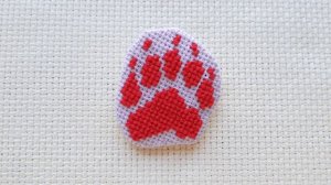 Лапа Велеса, печать Велеса, значок с обережной вышивкой.