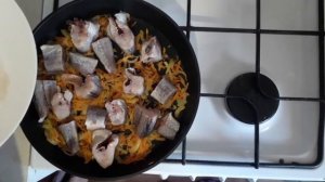 Минтай в сметанном соусе.Вкусный и простой рецепт