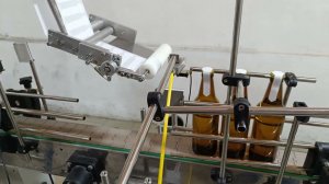 Нанесение Г образной этикетки на бутылку - EtiKon.ru