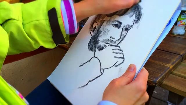 Настя рисует портрет смотреть онлайн