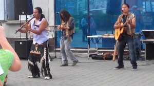 Индейцы из Эквадора, уличные музыканты. Санкт-Петербург