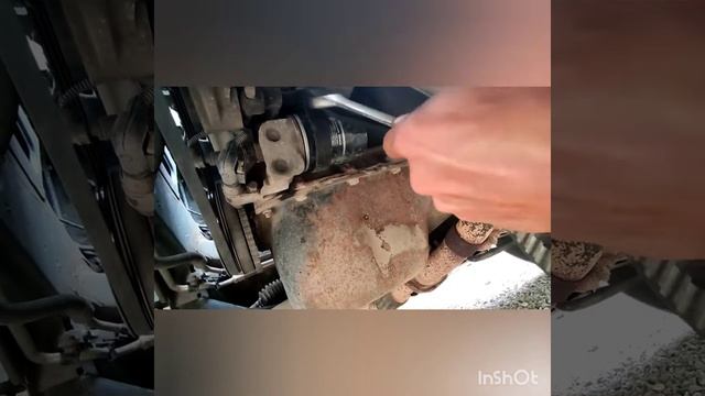 Откручиваем масляный фильтр с помощью старого ремня грм.Замена Масла fiat Renault kia