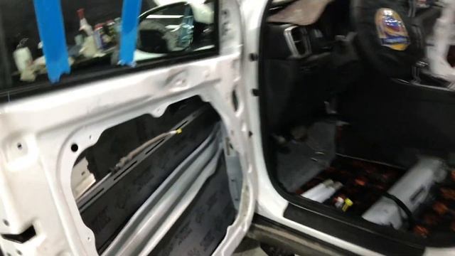 Kia Sportage, смотрим что у нас там с родной шумозащитой и устанавливаем дополнительную шумоизоляци