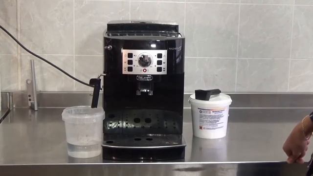 Чистка от накипи кофемашины Delonghi ECAM 22 110 Magnifica S смотреть онлайн
