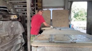 Производство фасадного декора и бордюров по технологии «Мрамор из бетона» – расформовка форм.