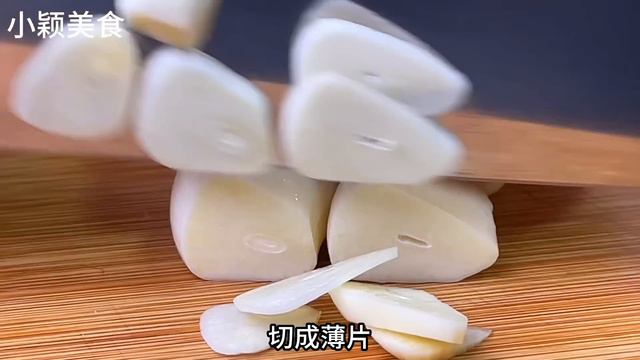 【小穎美食】豆腐裡打入3個雞蛋，出鍋瞬間變美食，飯店賣98，在家成本8元不到