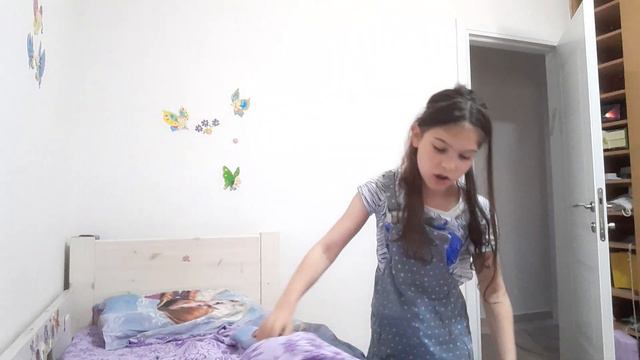 заправляю постель