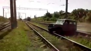 Поезд сбил машину / Train crash car