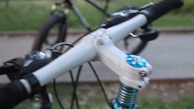 Велосипед Land Rover на литых дисках смотреть онлайн