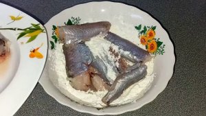 Жареная ПУТАССУ с луком и соусом Тартар