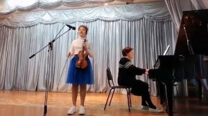Звуки скрипки.