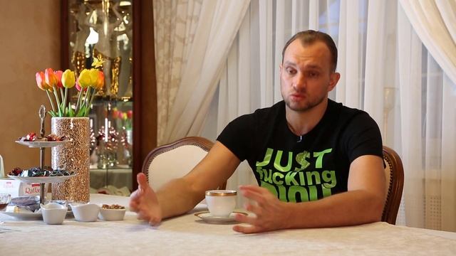 Чтобы много зарабатывать нужно много работать | Много работаешь - угробишь здоровье смотреть онлайн