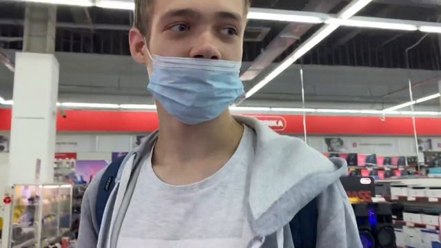 VLOG: СХОДИЛИ С MCCHAMPS ПРИСМОТРЕТЬ НАУШНИКИ ДЛЯ РАБОТЫ // ВСТРЕТИЛИ TOXIC GODS смотреть онлайн