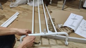 Как собрать напольную вешалку для одежды!
