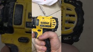 Шуруповёрт dewalt dcd780c2