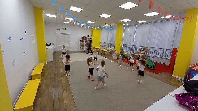 Занятие по физкультуре в младшей группе, краткое содержание.