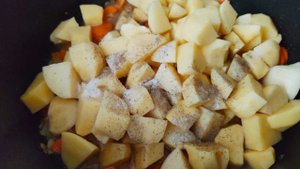 Овощное рагу с картофелем и кабачком