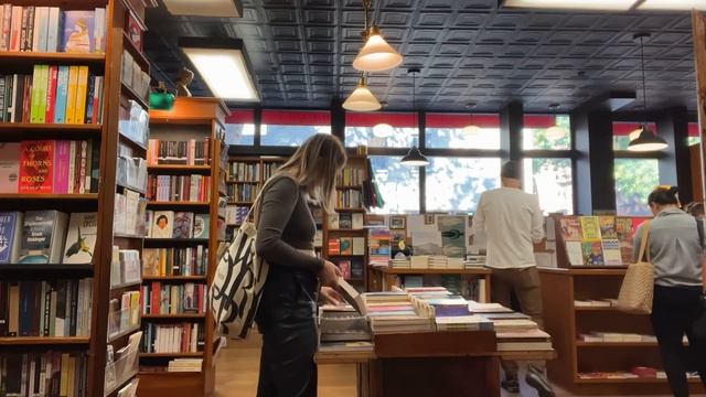 nyc vlog | west village walks, little ruby's, coffee shops and halloween decor | fall unboxing смотреть онлайн