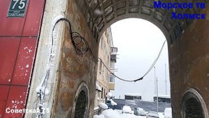 Висящие кабеля на Советской 75 города Холмск