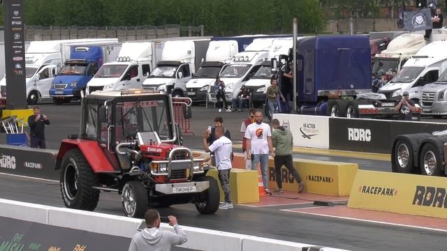 Трактор Беларусь Пионер Победил и Дрифтанул на радости. Фестиваль TRUCKFEST  Racepark Pioneer.mp4