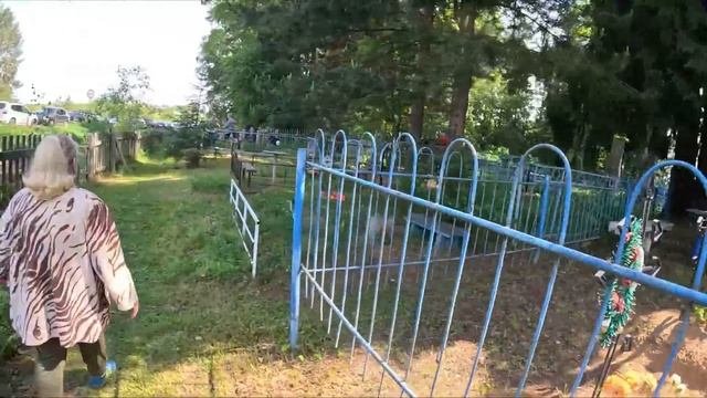 ТРАДИЦИИ НА КЛАДБИЩЕ!