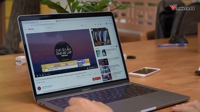 Đánh giá MacBook Pro 13 2017 |Lựa chọn số 1 của Doanh Nhân смотреть онлайн