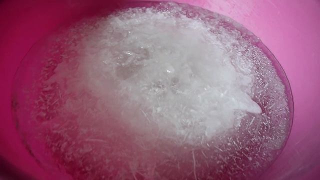 ЧТО ЕСЛИ РАСПЛАВЛЕННУЮ СОЛЬ ВЫЛИТЬ НА ЛЕД смотреть онлайн