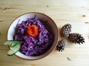 САЛАТ ИЗ КРАСНОКОЧАННОЙ КАПУСТЫ