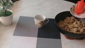 Гуляш из свинины с подливой и рисом. Вкусный ужин.