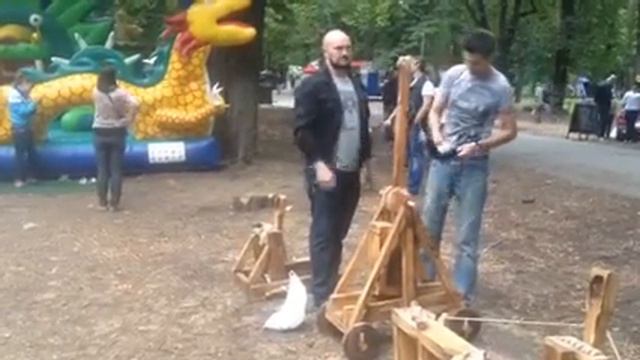 Катапульты в парке Пушкина (Киев)