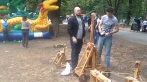 Катапульты в парке Пушкина (Киев)