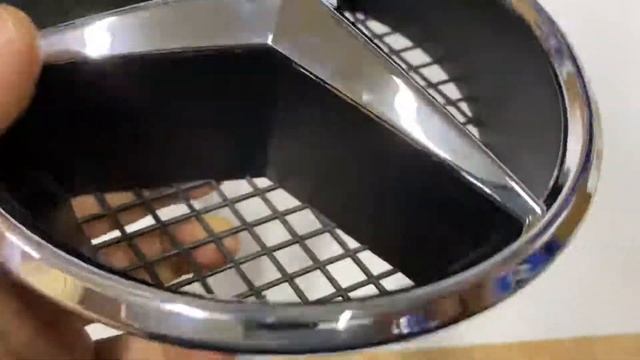 Звезда на решетку радиатора Mercedes-Benz хром Уценка ! смотреть онлайн