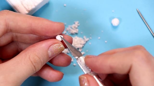 Уменьшаю конфеты Raffaello! Как слепить рафаэлло из полимерной глины! МИНИ ЕДА АННА ОСЬКИНА