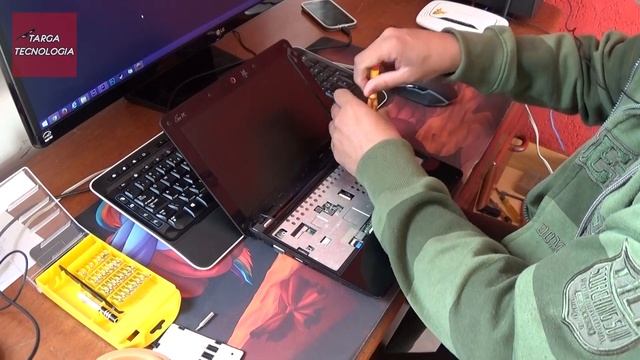 Abrindo o Netbook Asus Eee PC 1005HA BR