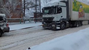 Монтеро 3 6G75, тащит фуру